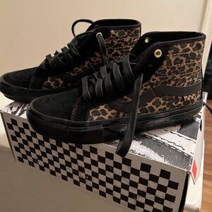 Vanz x Cher Strauberry collaboration Skate Sk-8 Hi Men's size 6.5/ Women's size8